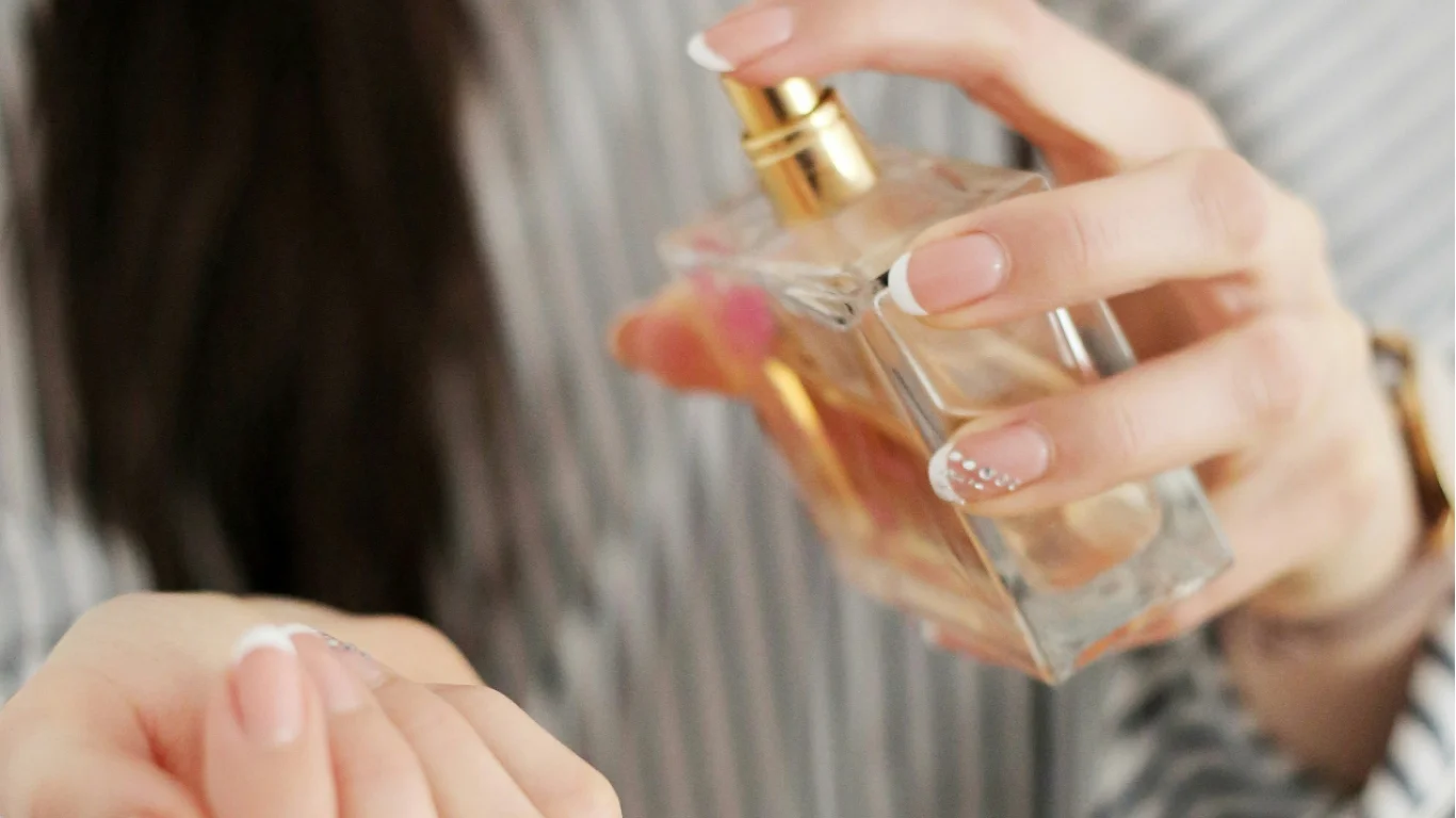 How to Apply Perfume